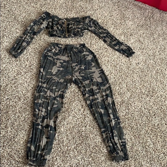 Forever 21 Tops - Camo two piece set